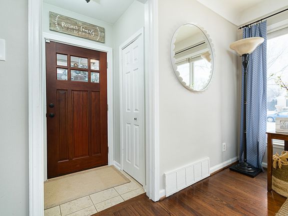 4th image of 1119 Lyons Ave