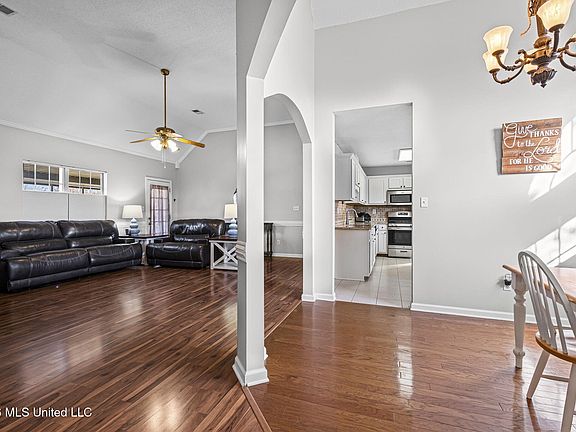 4th image of 2452 Heather Rdg