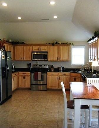 5th image of 221 W Pheasant Ln