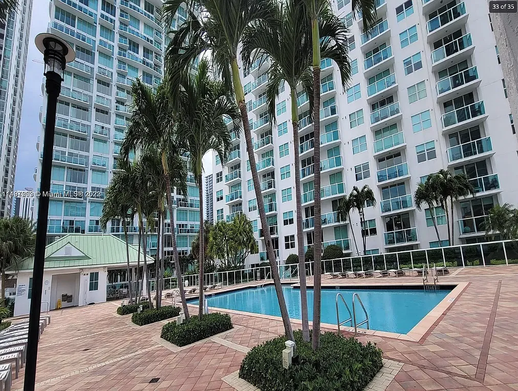 1 bed, 1.5 bath, 1023 sqft, $4,495 — Photo 2