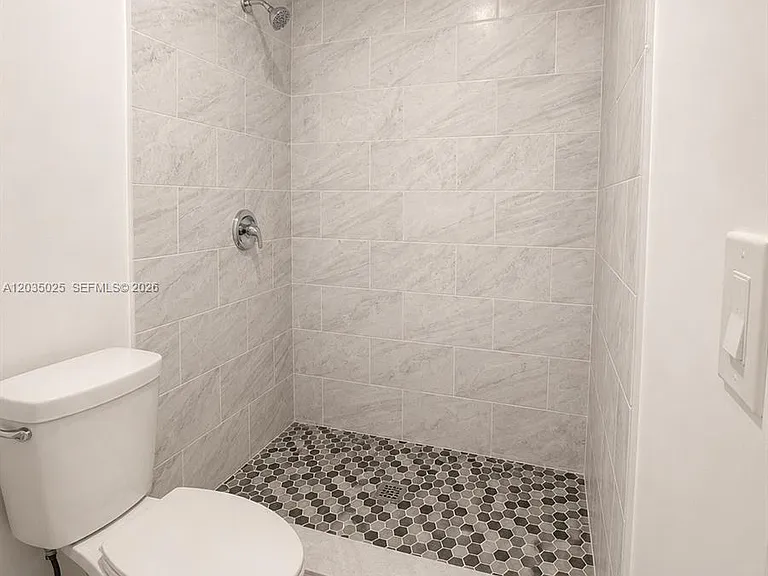 11931 SW 132nd Ave #EFFICIENCY — Photo 5