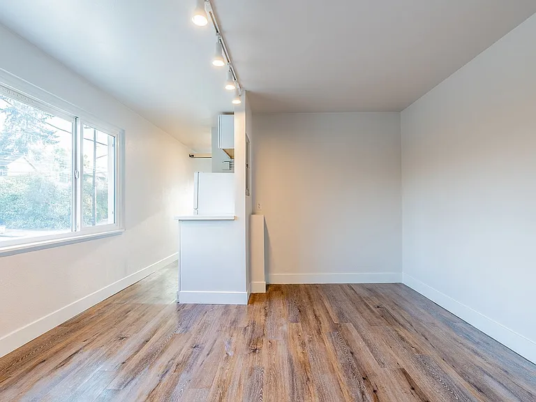 Westernaire Apartments — Photo 19