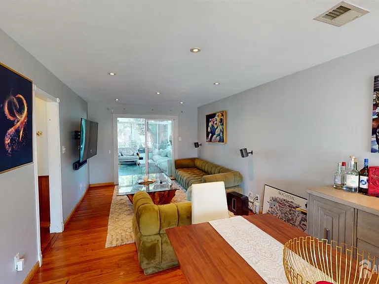 22 Wilson Ave — Photo 6