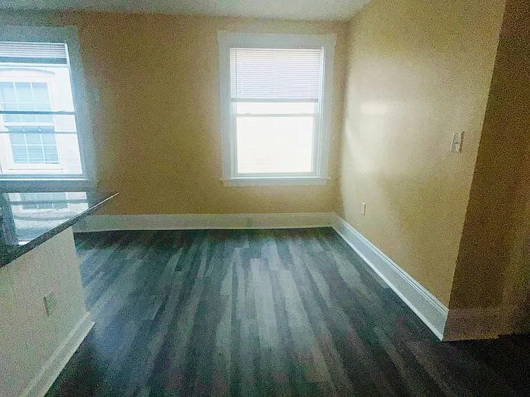 6 N. Dooley Ave. — Photo 9