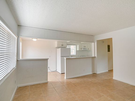 4th image of 2605 E Central Blvd Unit 16