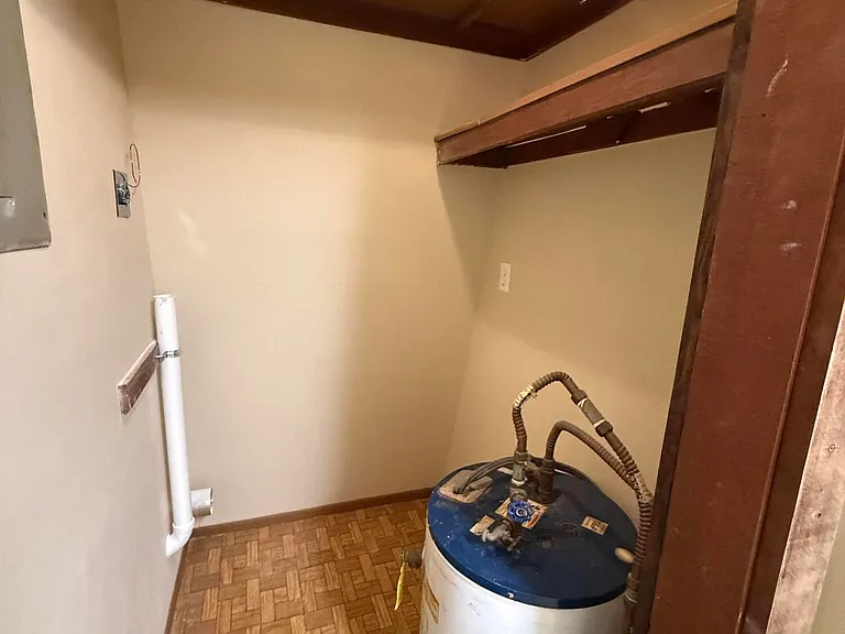 9907 Cedarcliff Dr — Photo 15
