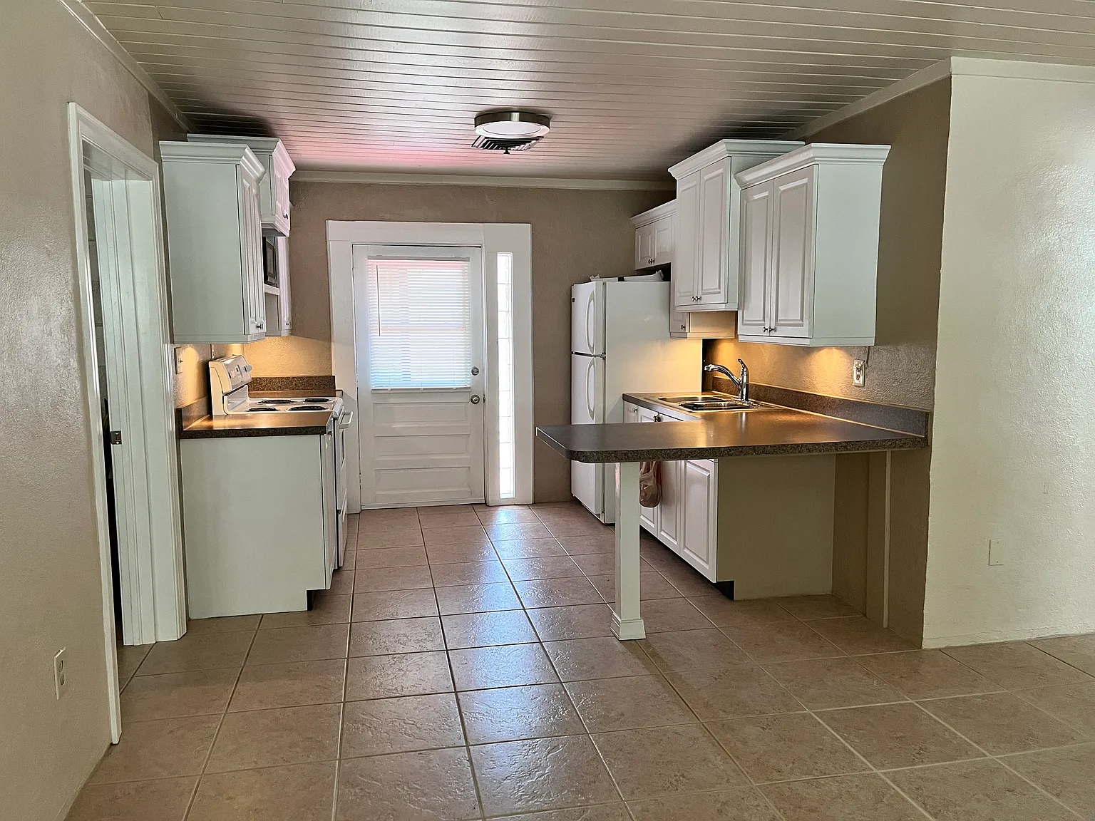 Iola Dr, Sarasota — Photo 3