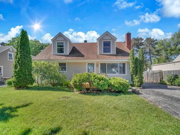 18843 W Deerpath Rd, Grayslake, IL 60030