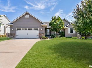 6451 Friendship Path, Bettendorf, IA 52722