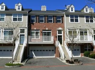 7 Surry Ct, Jersey City, NJ 07305