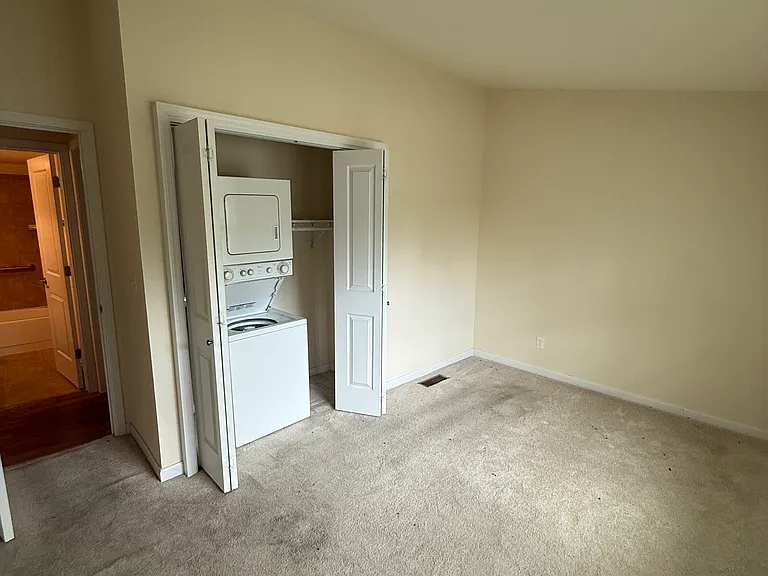 467 Crescent Ct #467 — Photo 5