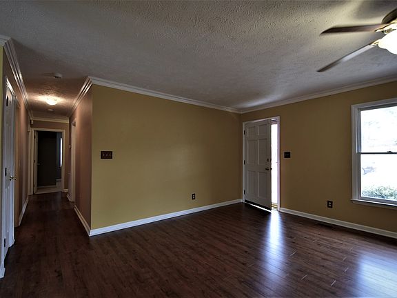 4th image of 5013 Pinewood Dr