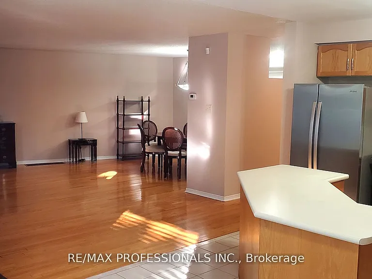2545 Addingham Cres — Photo 13