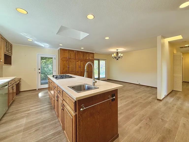 617 Wellsbury Way — Photo 9