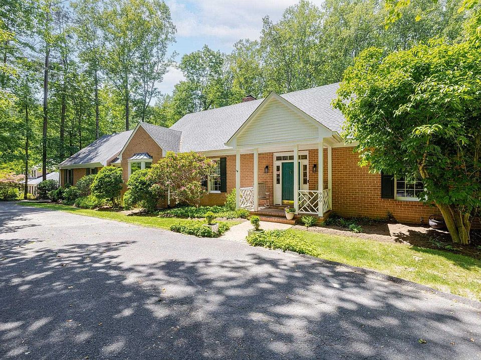 1st image of 900 Flordon Dr