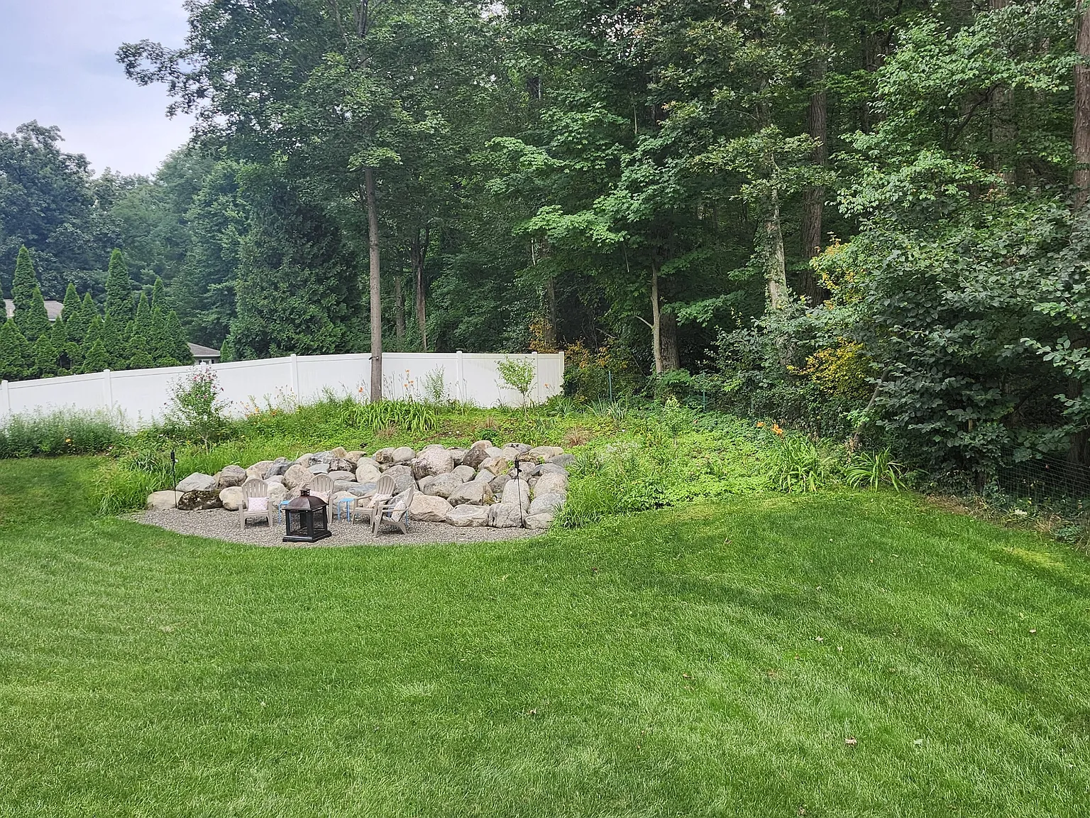 4 bed, 2.5 bath, 2700 sqft, $1,100 — Photo 4
