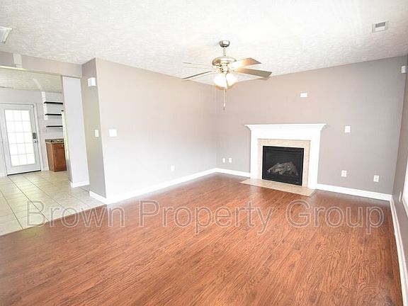3rd image of 165 Pender Rd