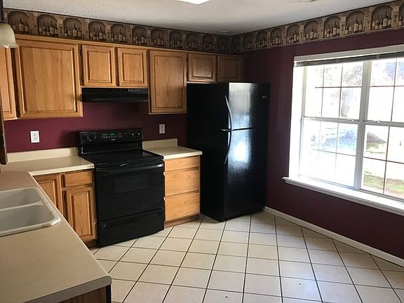 5th image of 45 Skyway Dr