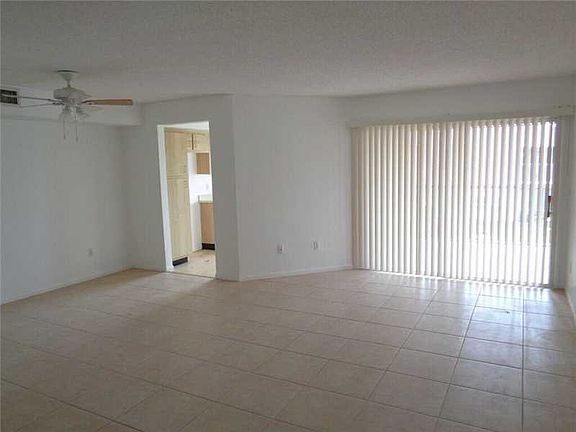 5th image of 2516 SE 20th Pl #202-B