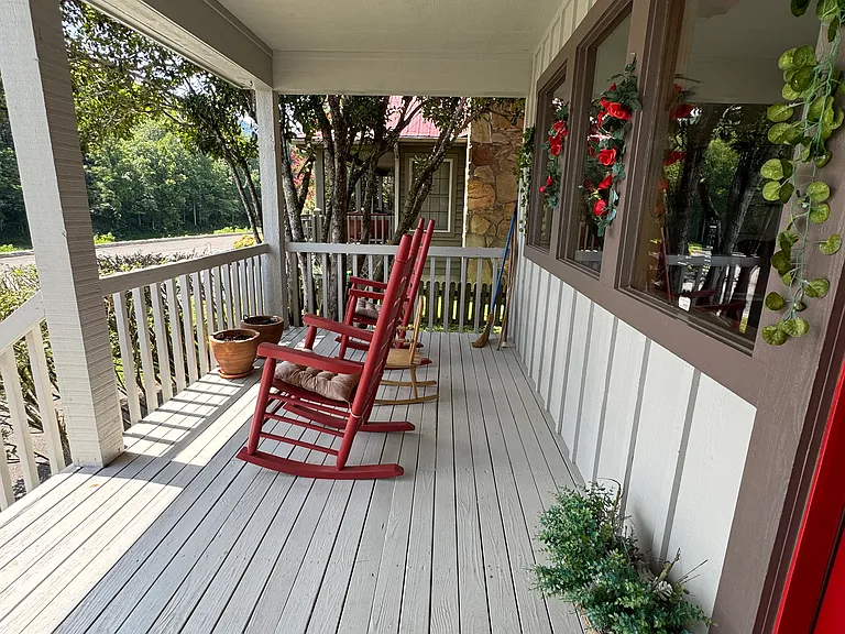 626 Pioneer Trl — Photo 3