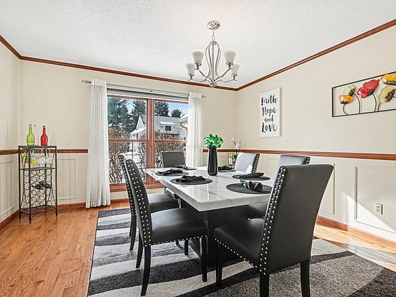 3rd image of 2731 Hunters Point