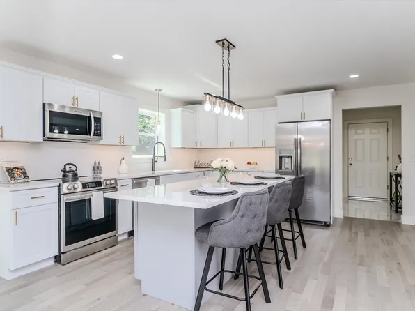137 Thompson St, Palmer, MA 01069