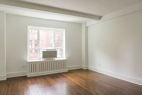 Rented by Stonehenge NYC LLC | media 13