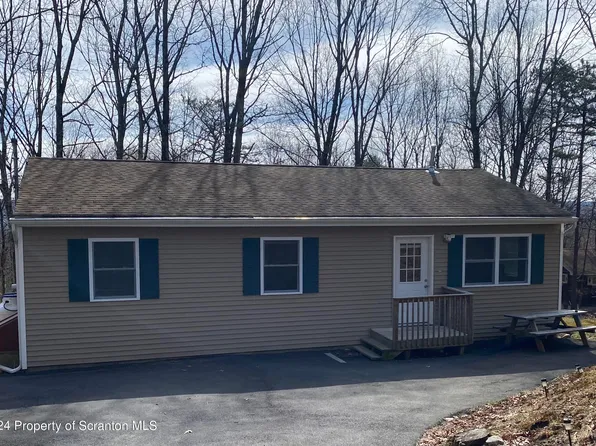 2111 Lakeview Rd, Bushkill, PA 18324