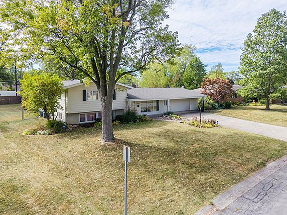 4th image of 4320 Highwood Dr