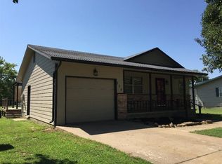 204 E 11th Ave, Caney, KS 67333