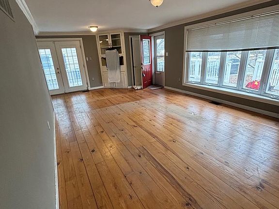 3rd image of 734 Main St