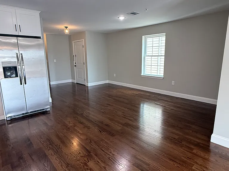 158-160 Oliver St #2 — Photo 5