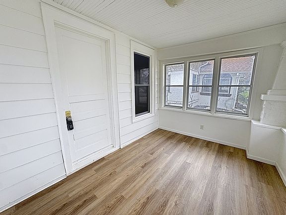 4th image of 2416 Farnam St