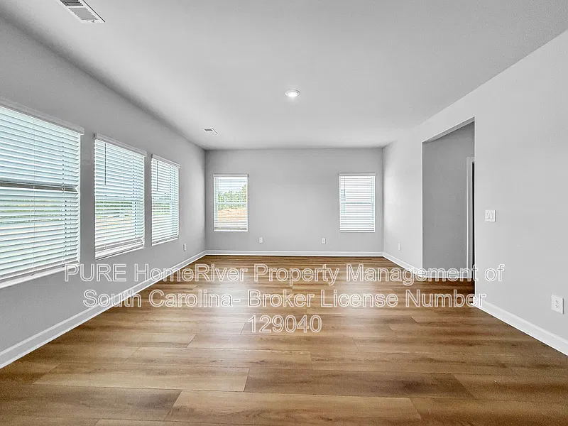 4 bed, 2.5 bath, 2479 sqft, $2,230 — Photo 3