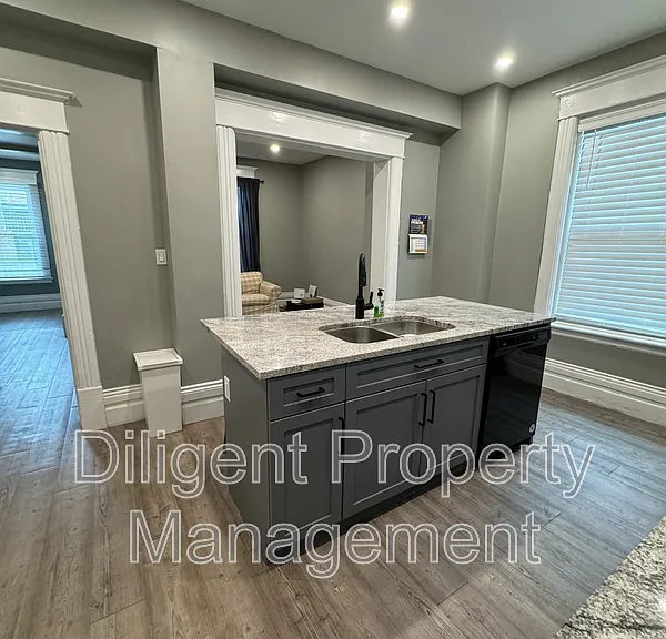 203 Rubidge St #201 — Photo 5