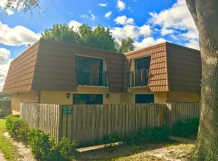 222 Charter Way, West Palm Beach, FL 33407