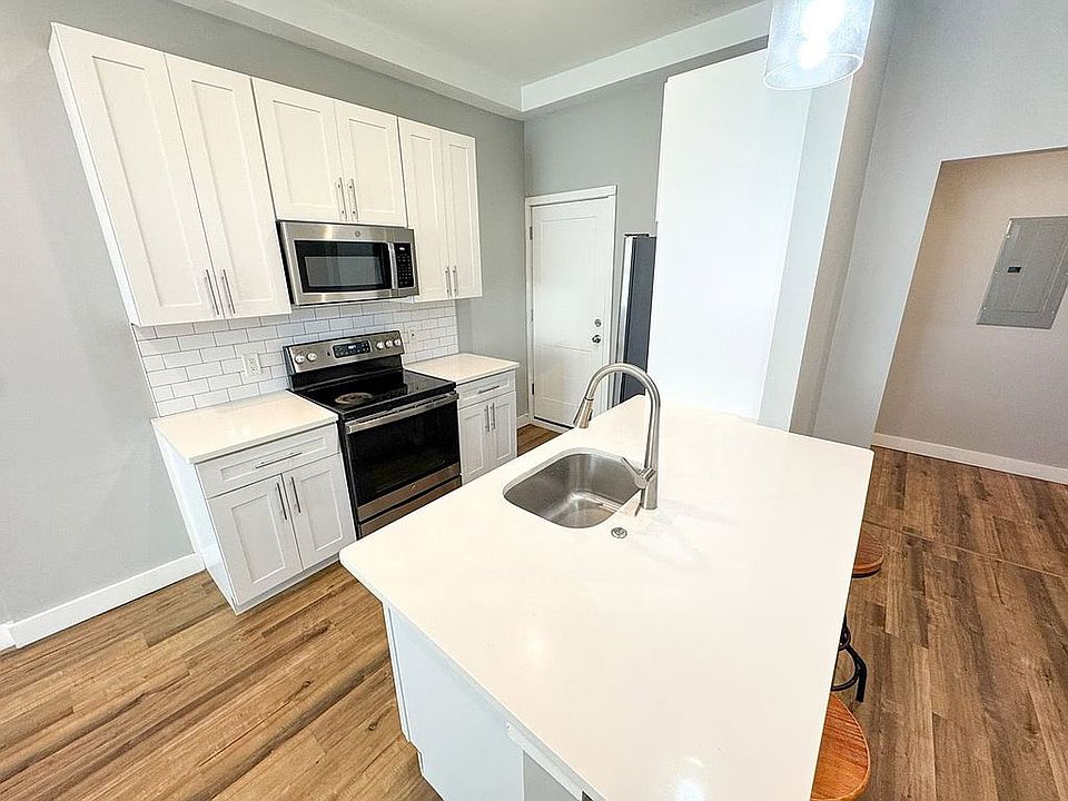 Kitchen Area 1