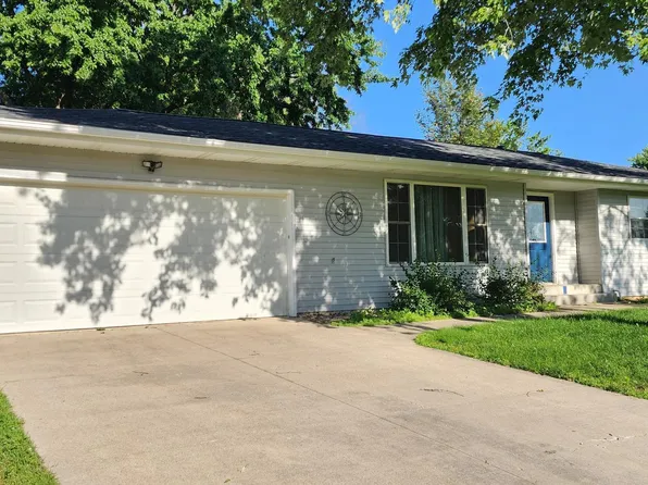 317 4th St NE, Grand Meadow, MN 55936
