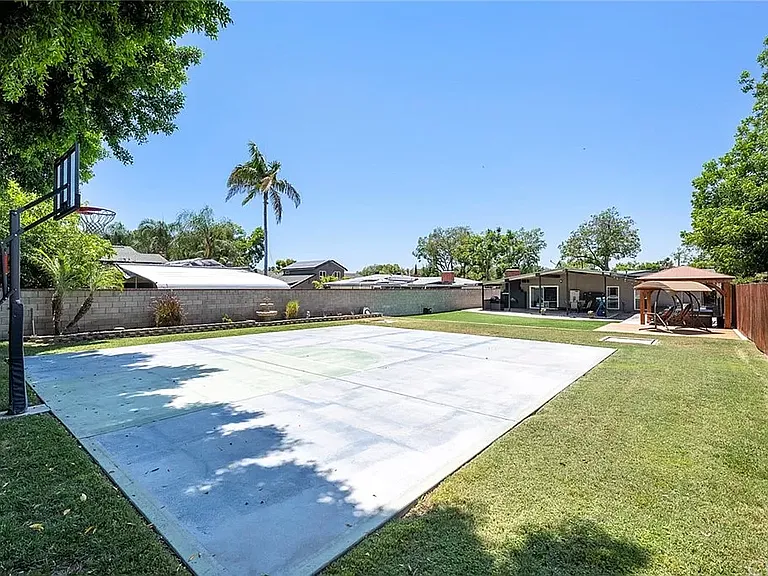 712 N Mountain View Pl — Photo 35