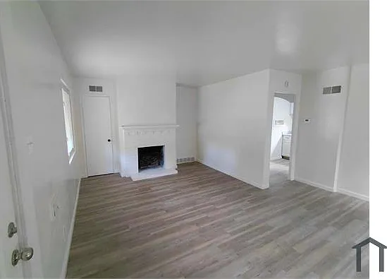 3 bed, $1,400 — Photo 3