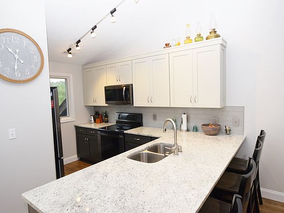 2nd image of 1822 E Eagle Bay Dr