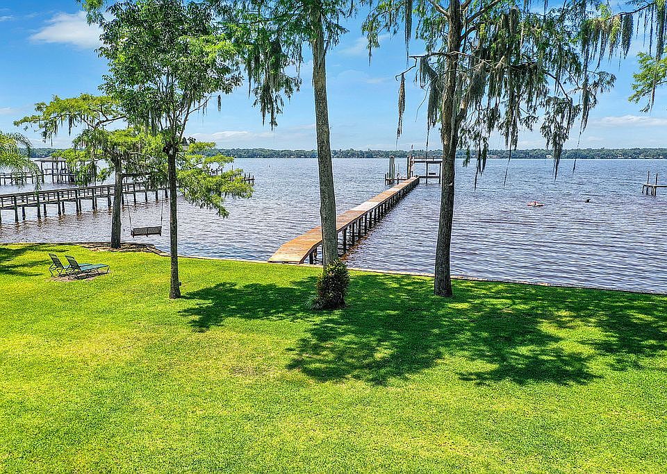 1831 Lakeshore Dr. N. 