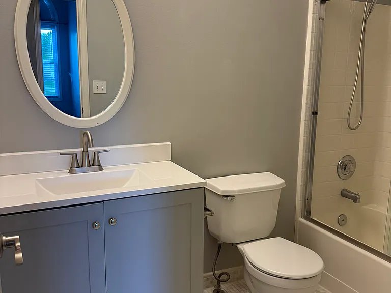 upstairs secondary bath