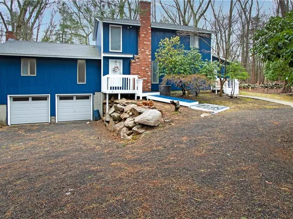 20 Holly Hill Ct, East Greenwich, RI 02818