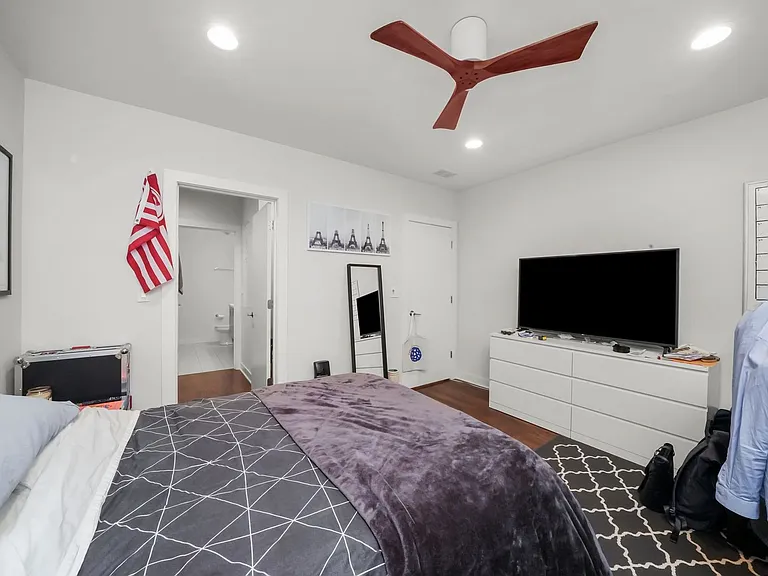 839 W Erie St #3C — Photo 8
