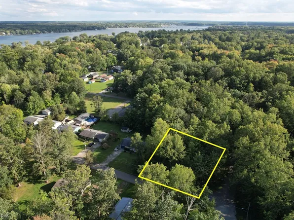 999 Lakewood Ave, Lake Milton, OH 44429