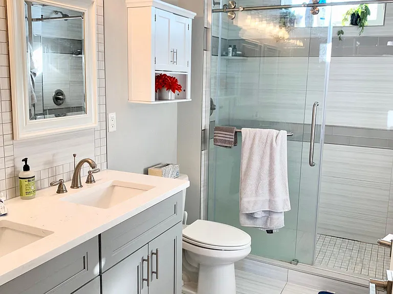 En-suite bath in Primary Bedroom - 3rd floor