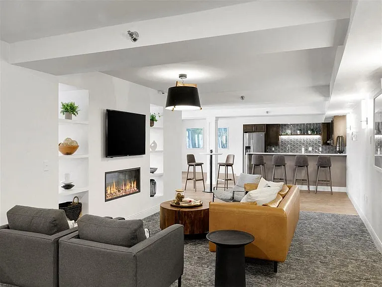 Creekside Apartments — Photo 39