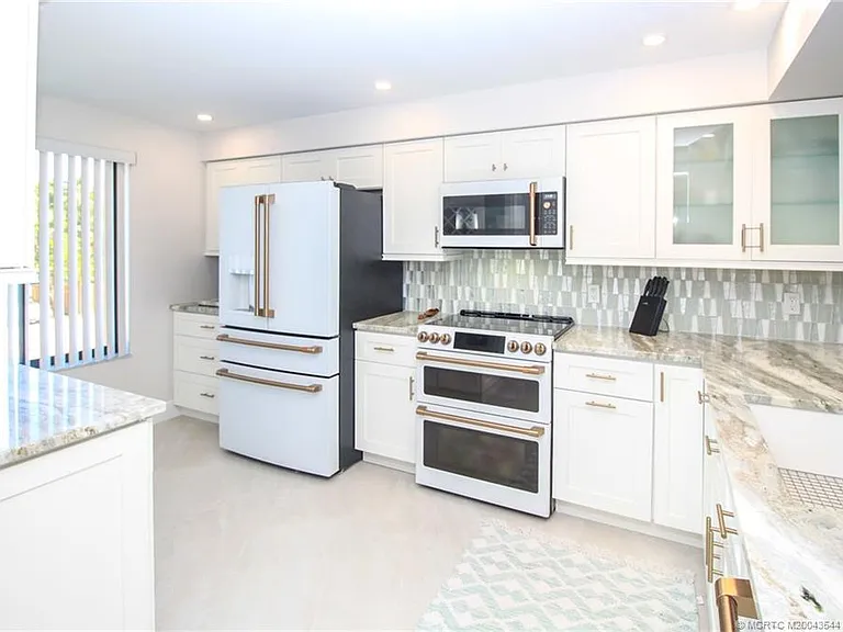 4440 NE Sandpebble Trce #201 — Photo 11