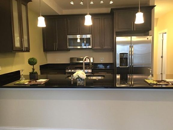 3rd image of 2912 N Avers Ave